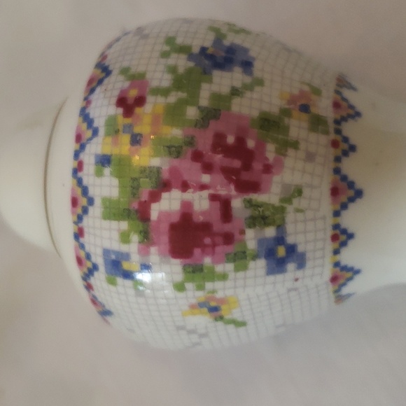 ROYAL ALBERT BONE CHINA PETIT POINT SALT AND PEPPER. VINTAGE Grandma Core - Picture 10 of 11